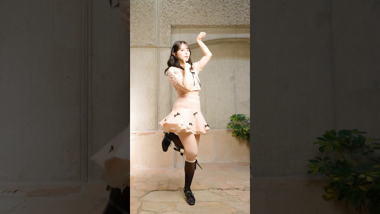 =LOVE – 19th Single『ラブソングに襲われる』shorts ピンクニット衣装 ver.